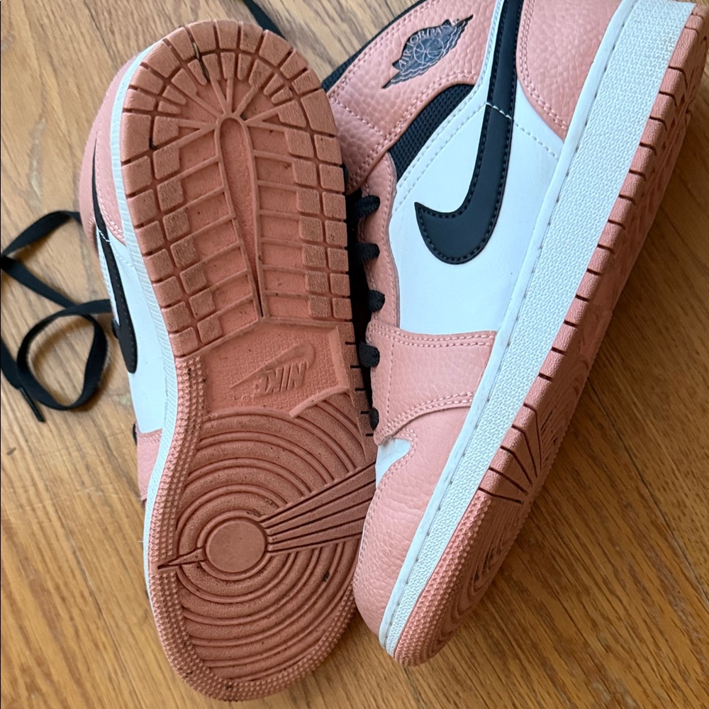 Nike Air Jordan women’s 7.5-8 Sneakers in Pink and Black 6Y youth - Picture 4 of 8